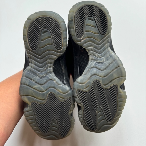 Jordan 11 Retro Cap and Gown All Black Sneakers Shoes Size 7Y - Picture 13 of 16